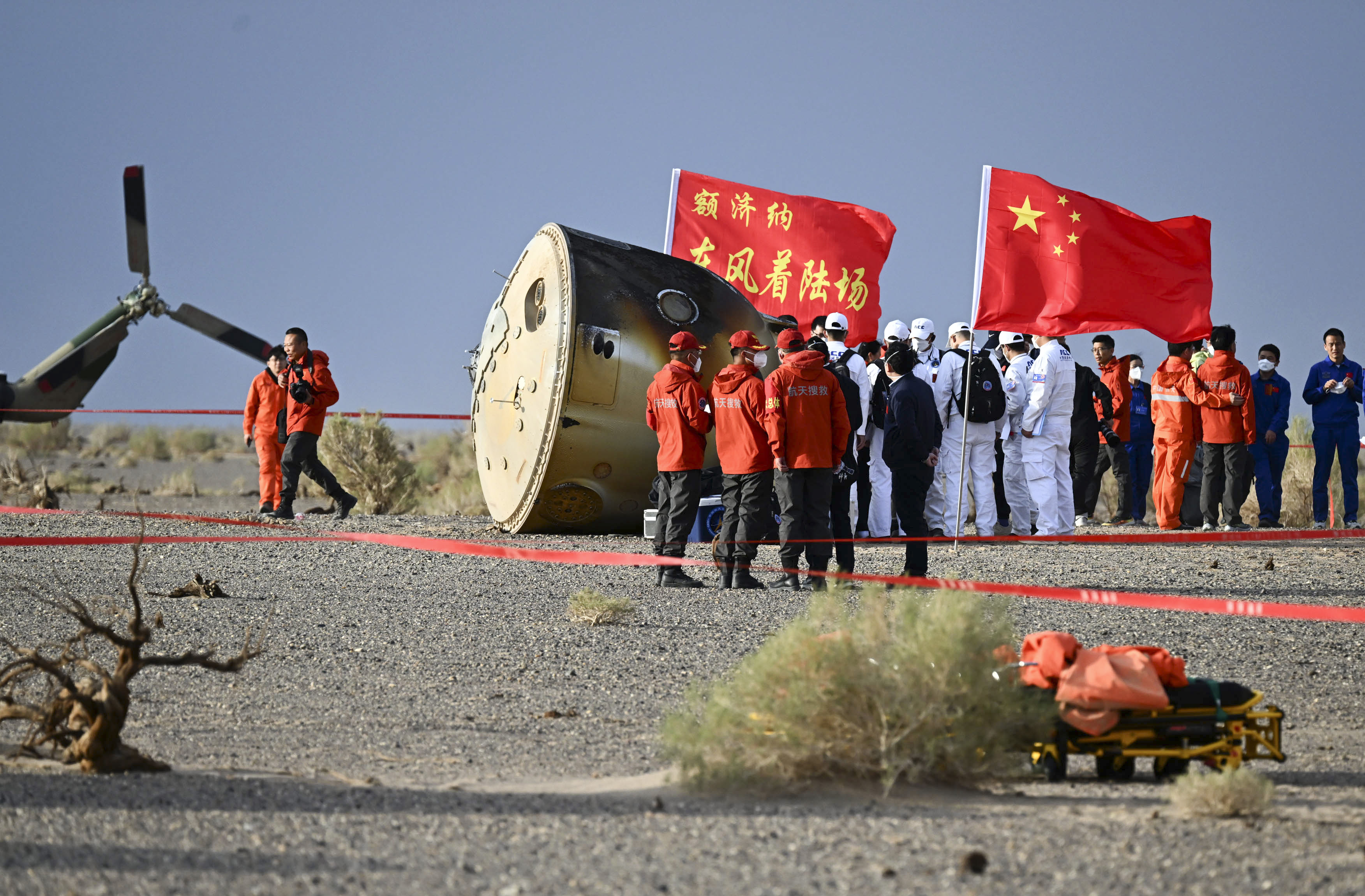 神舟十五号载人飞船返回舱成功着陆