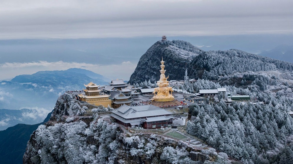 峨眉山初雪