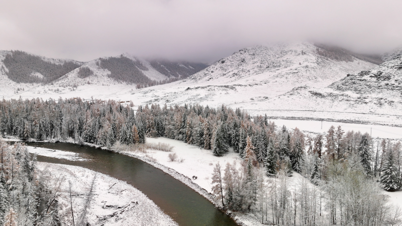 疆山如画丨当白雪恋上秋天，在青河邂逅别样的浪漫